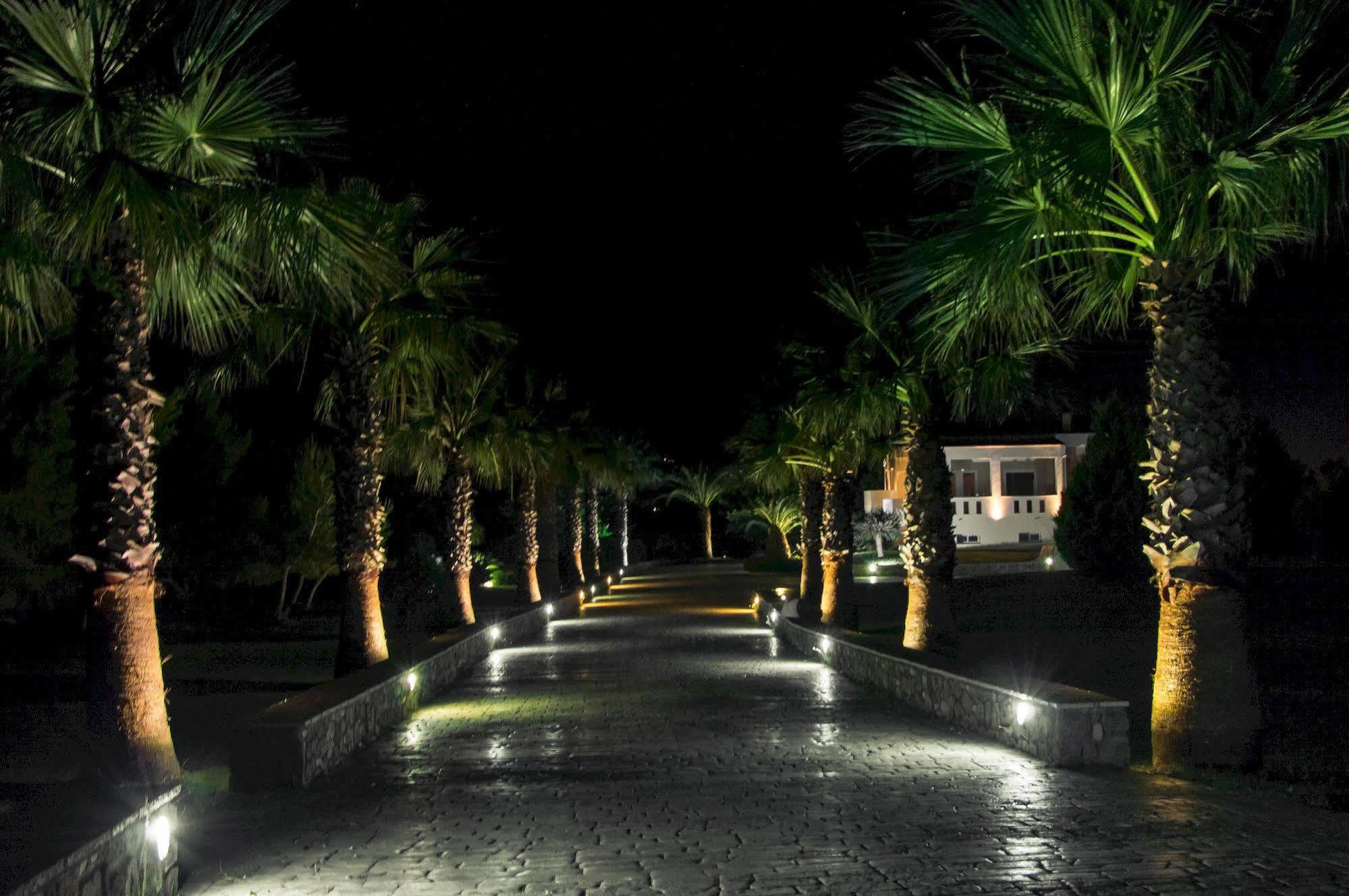 Leone Luxury Villas Kalamákion Dış mekan fotoğraf