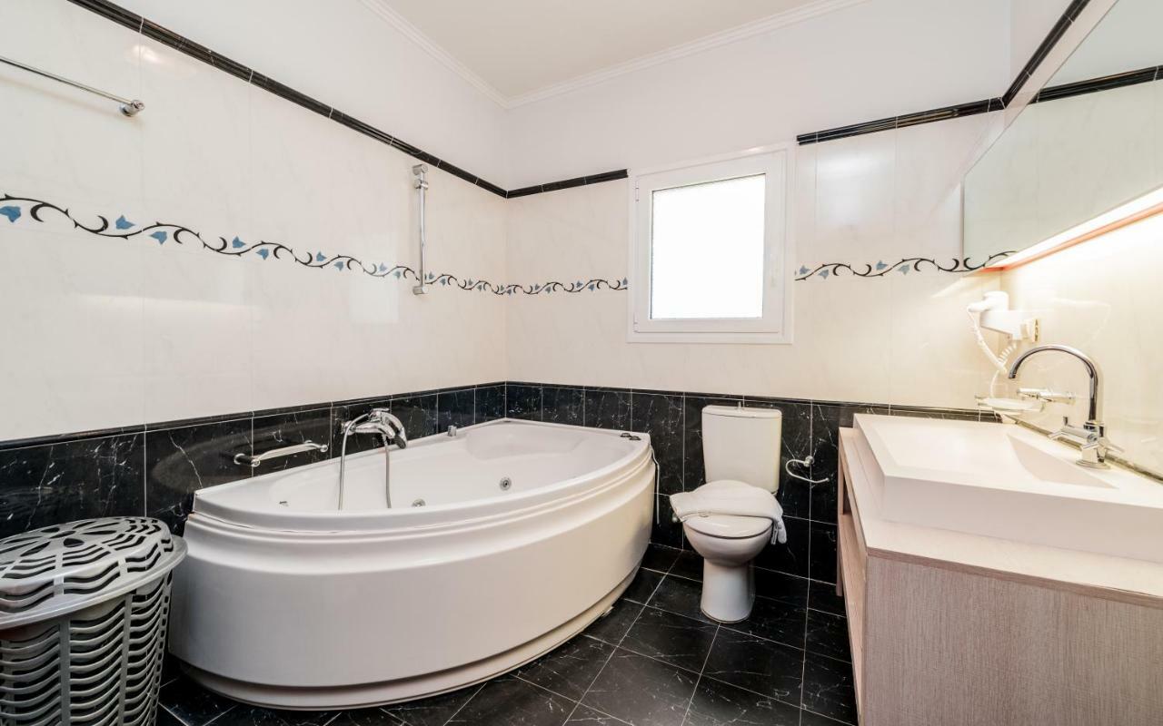 Leone Luxury Villas Kalamákion Dış mekan fotoğraf